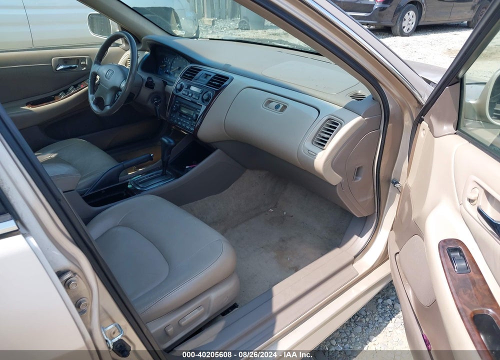 2001 HONDA ACCORD 3.0 EX VIN: 1HGCG16501A083279