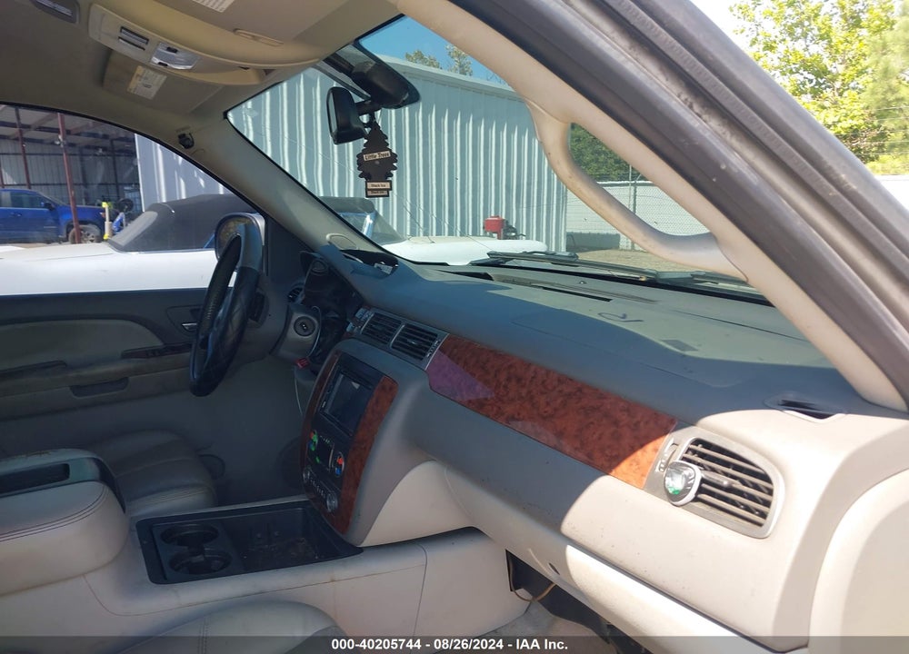 2007 CHEVROLET SUBURBAN 1500 LTZ VIN: 1GNFK16307R274419