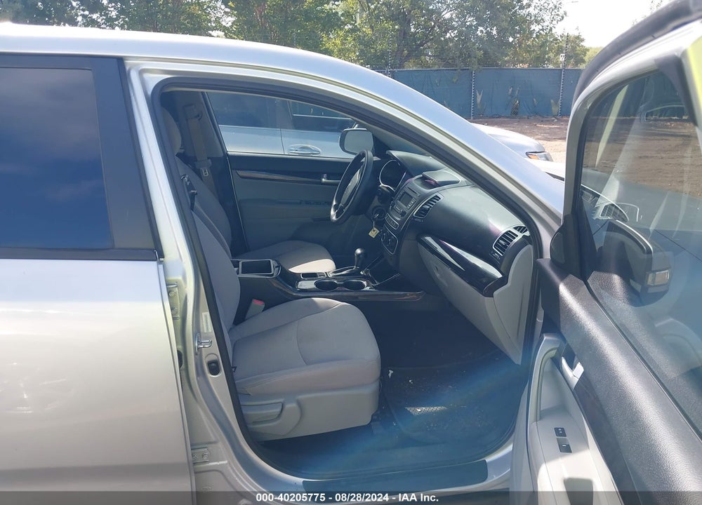 2015 KIA SORENTO LX VIN: 5XYKT3A68FG565085