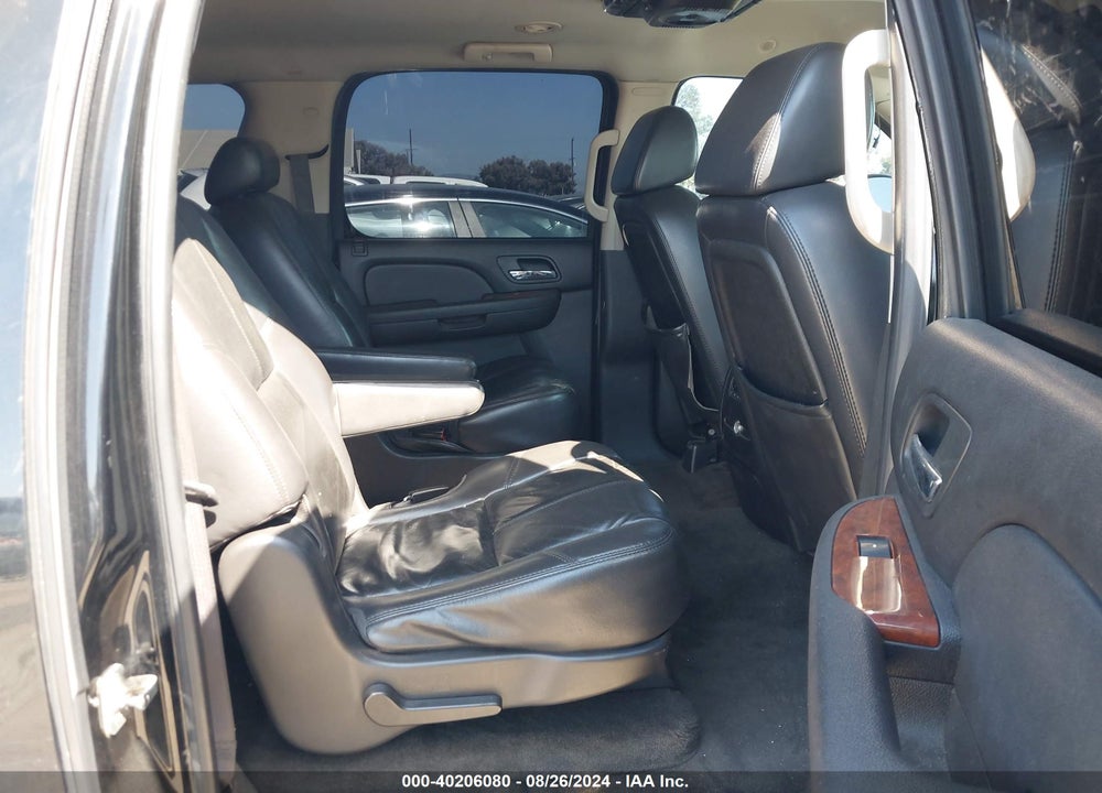2007 CHEVROLET SUBURBAN 1500 LT VIN: 1GNFC16057R411826