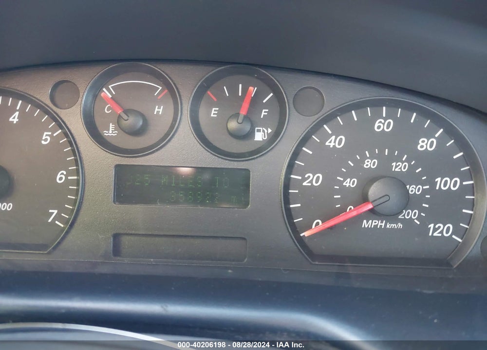 2004 FORD TAURUS SES VIN: 1FAFP55284A168987