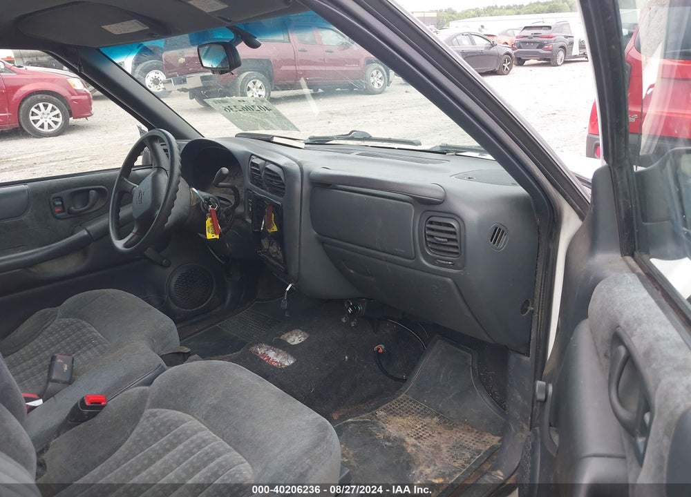 2000 CHEVROLET S-10 LS VIN: 1GCCS19W6YK245986