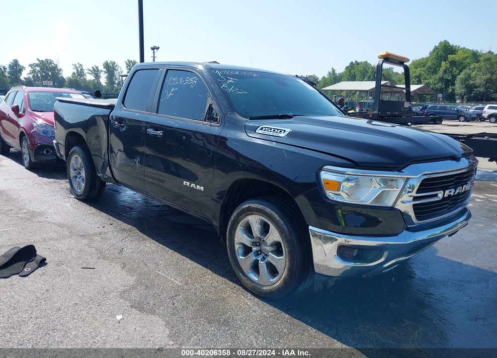 2020 RAM 1500 BIG HORN QUAD CAB 4X4 6'4 BOX VIN: 1C6SRFBT2LN384581