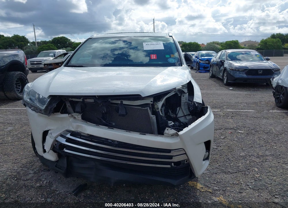 2018 TOYOTA HIGHLANDER LIMITED/PLATINUM VIN: 5TDYZRFH6JS264641