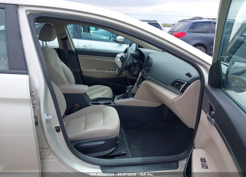 2017 HYUNDAI ELANTRA SE VIN: 5NPD74LF1HH082372
