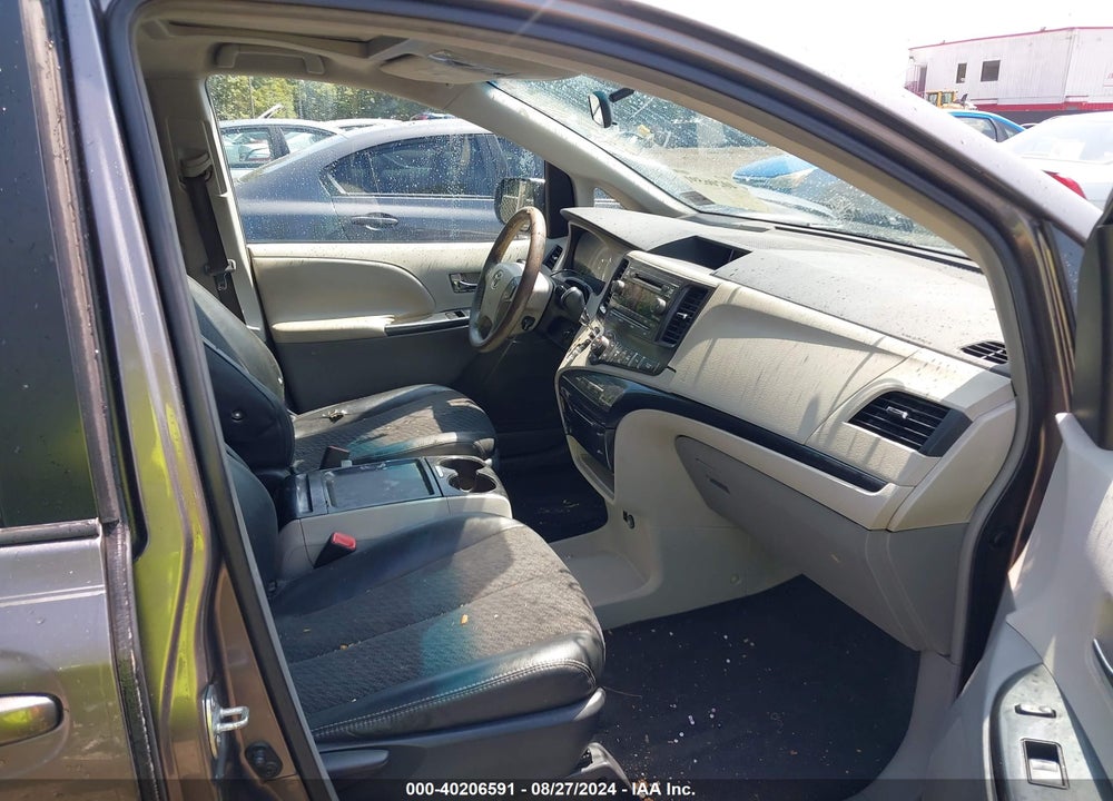 2011 TOYOTA SIENNA SE VIN: 5TDXK3DC2BS078018