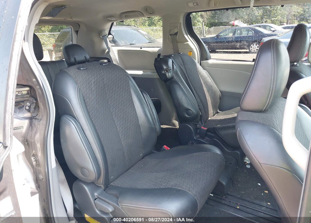2011 TOYOTA SIENNA SE VIN: 5TDXK3DC2BS078018