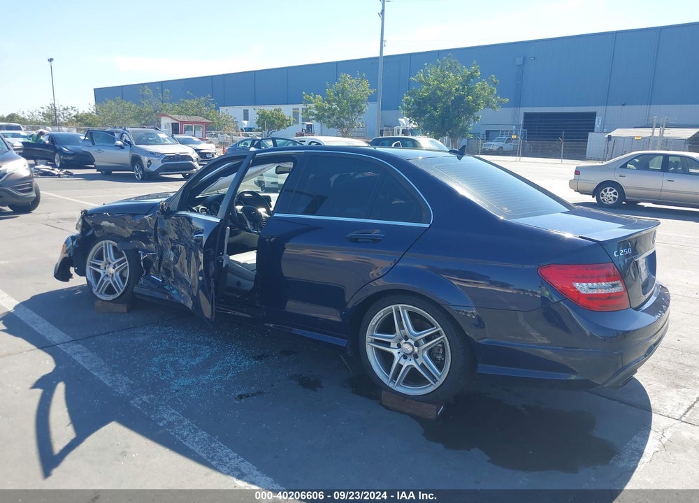 2013 MERCEDES-BENZ C 250 LUXURY/SPORT VIN: WDDGF4HBXDR273903