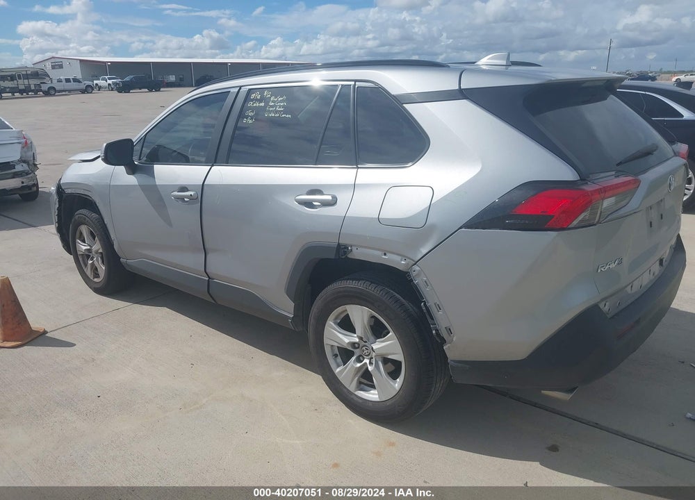 2021 TOYOTA RAV4 XLE VIN: 2T3W1RFV2MC111568