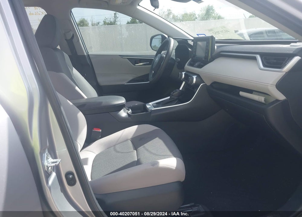 2021 TOYOTA RAV4 XLE VIN: 2T3W1RFV2MC111568