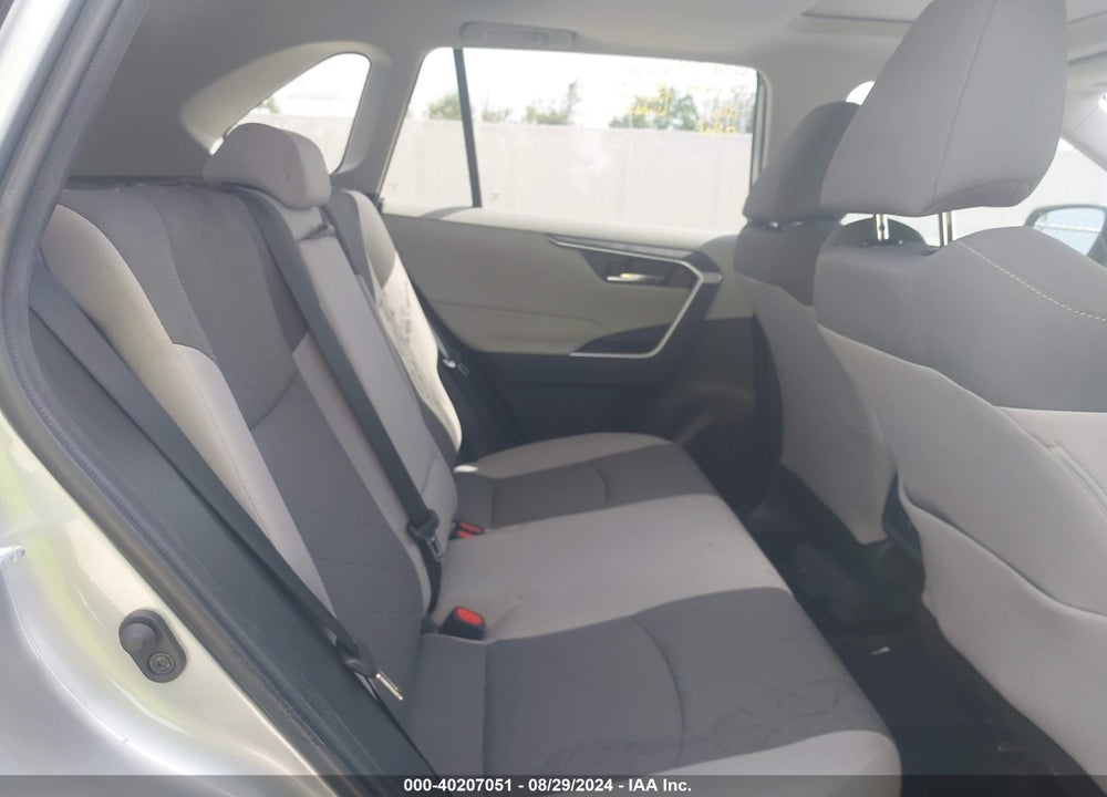 2021 TOYOTA RAV4 XLE VIN: 2T3W1RFV2MC111568
