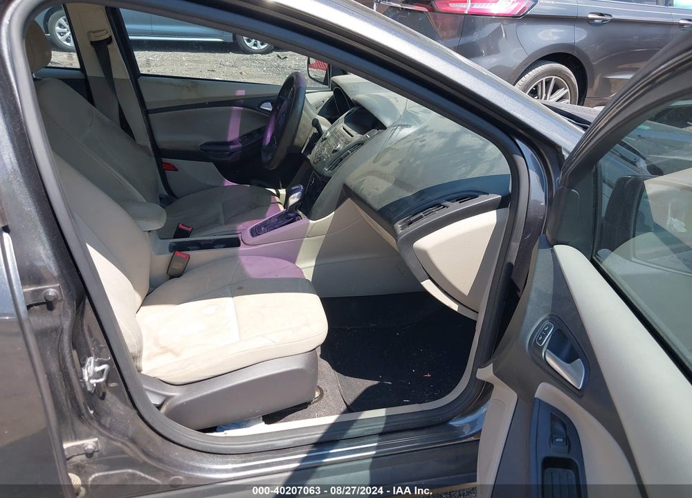 2016 FORD FOCUS SE VIN: 1FADP3F28GL249216