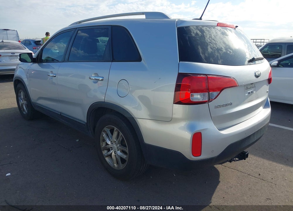 2015 KIA SORENTO LX VIN: 5XYKT4A61FG578816