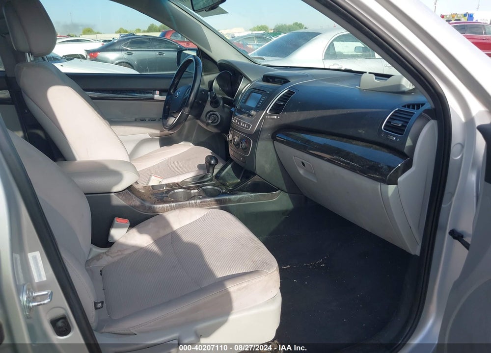 2015 KIA SORENTO LX VIN: 5XYKT4A61FG578816