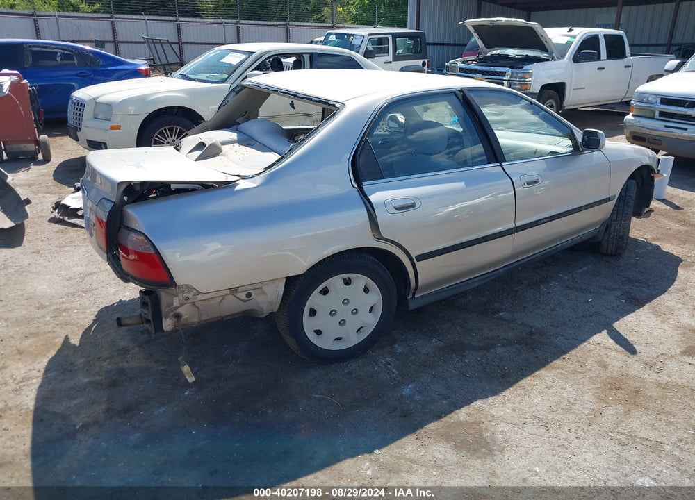 1996 HONDA ACCORD LX/EX VIN: 1HGCD5630TA129520