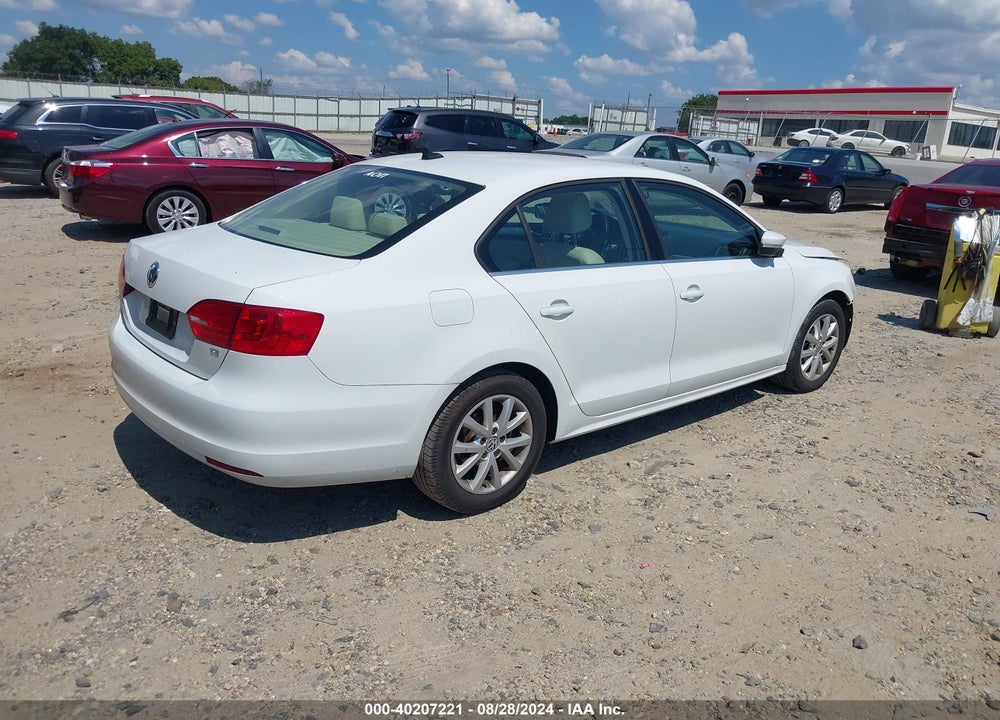 2014 VOLKSWAGEN JETTA 1.8T SE VIN: 3VWD17AJ4EM328182