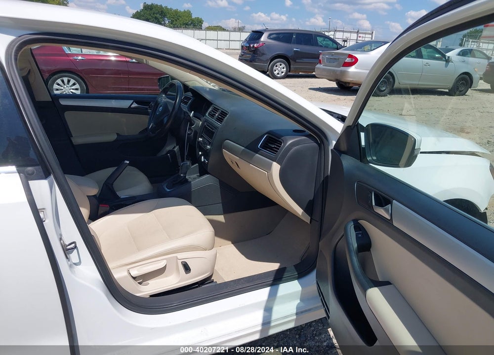 2014 VOLKSWAGEN JETTA 1.8T SE VIN: 3VWD17AJ4EM328182