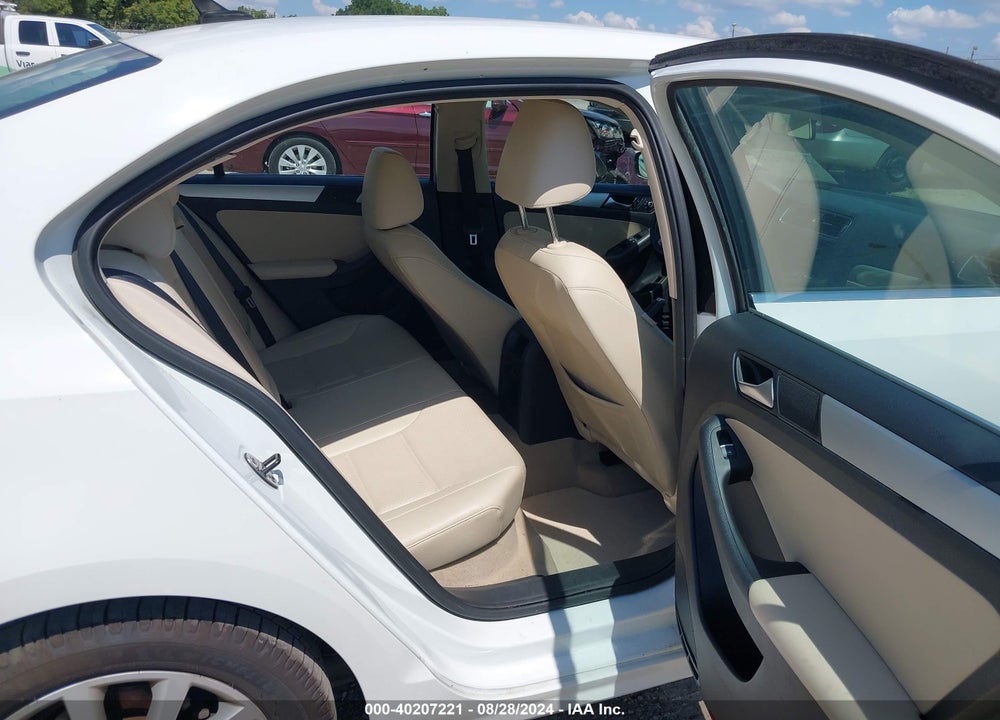 2014 VOLKSWAGEN JETTA 1.8T SE VIN: 3VWD17AJ4EM328182