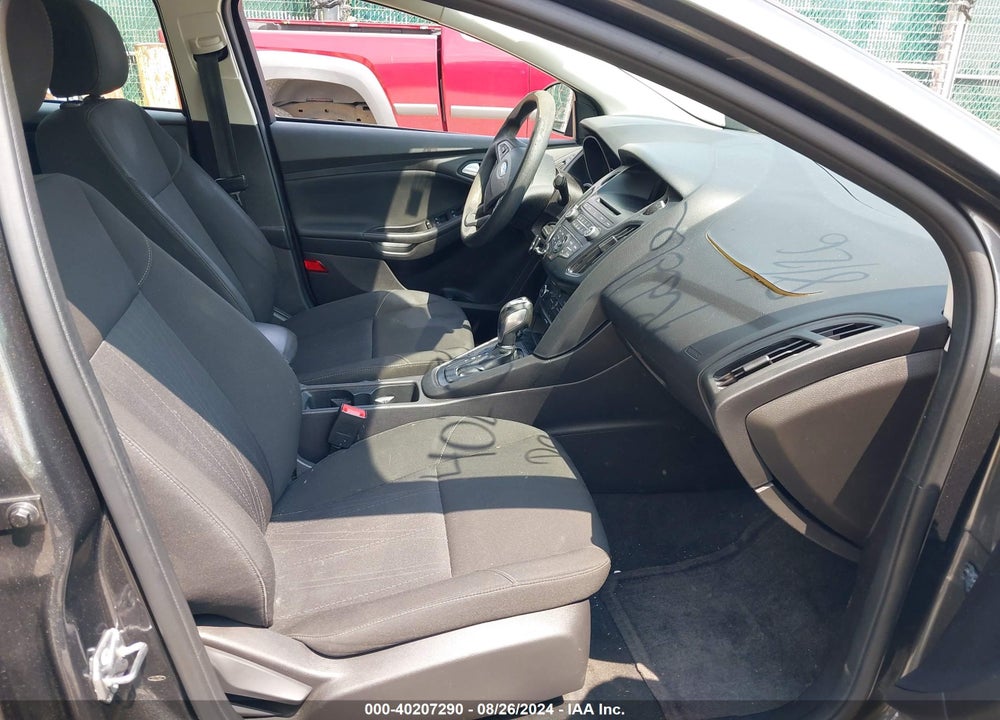 2015 FORD FOCUS SE VIN: 1FADP3F28FL263504