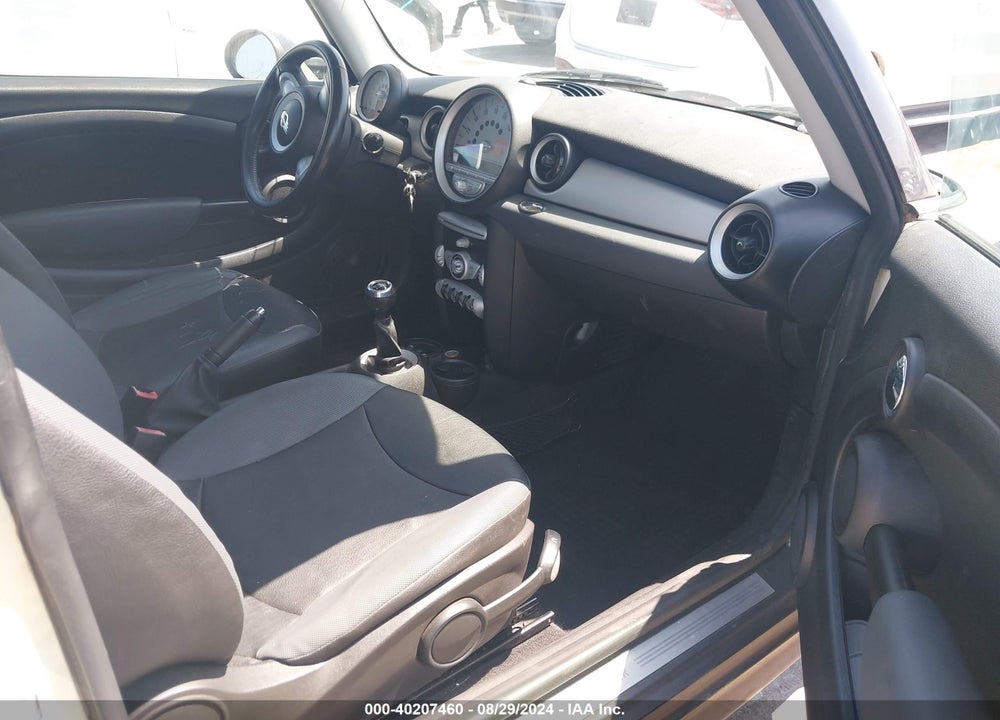 2009 MINI COOPER CLUBMAN VIN: WMWML33549TX50303