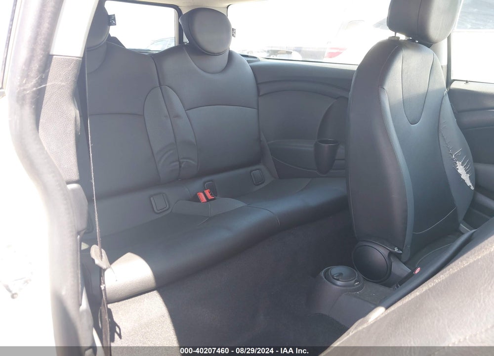 2009 MINI COOPER CLUBMAN VIN: WMWML33549TX50303