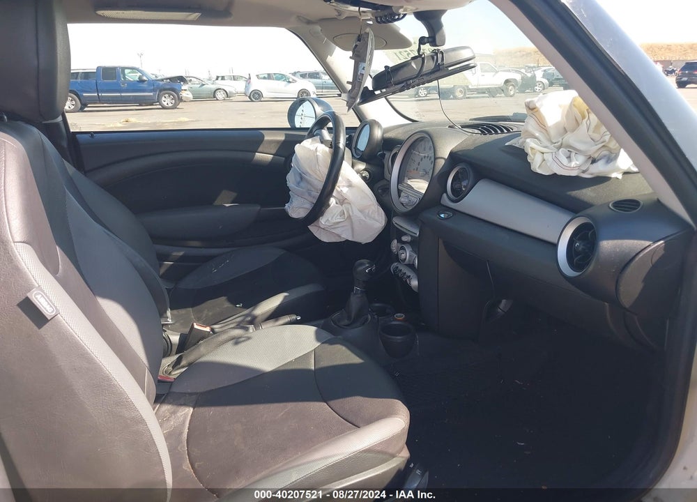 2010 MINI COOPER CLUBMAN VIN: WMWML3C55ATX38052