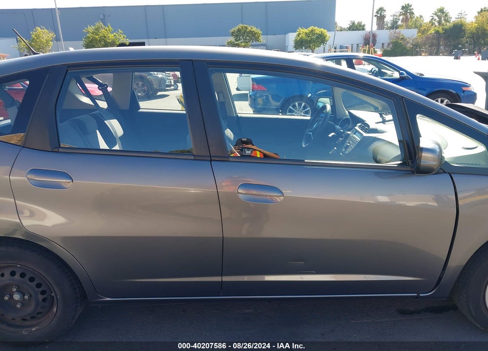 2013 HONDA FIT VIN: JHMGE8H32DC065397