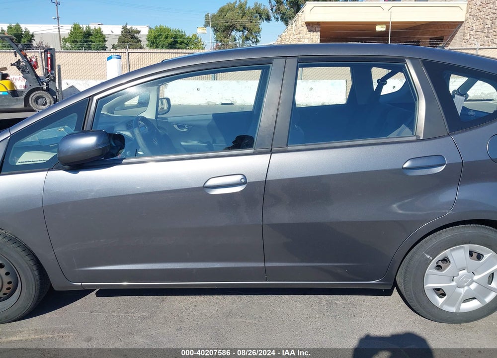 2013 HONDA FIT VIN: JHMGE8H32DC065397