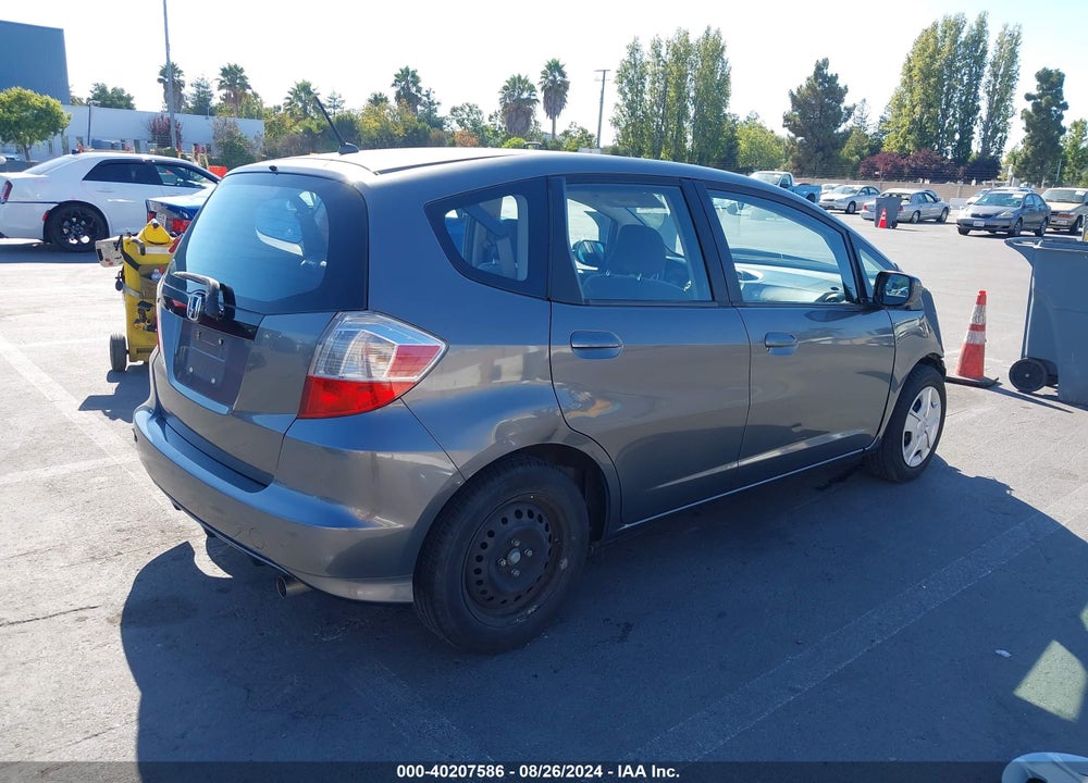 2013 HONDA FIT VIN: JHMGE8H32DC065397