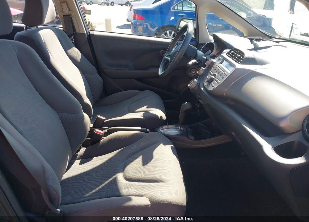 2013 HONDA FIT VIN: JHMGE8H32DC065397
