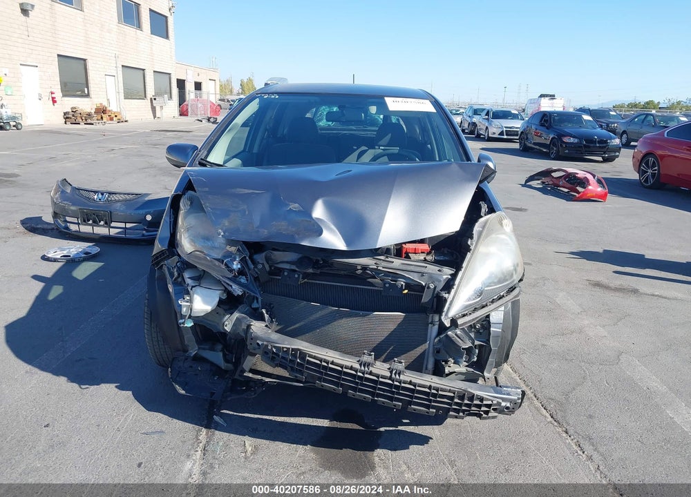 2013 HONDA FIT VIN: JHMGE8H32DC065397