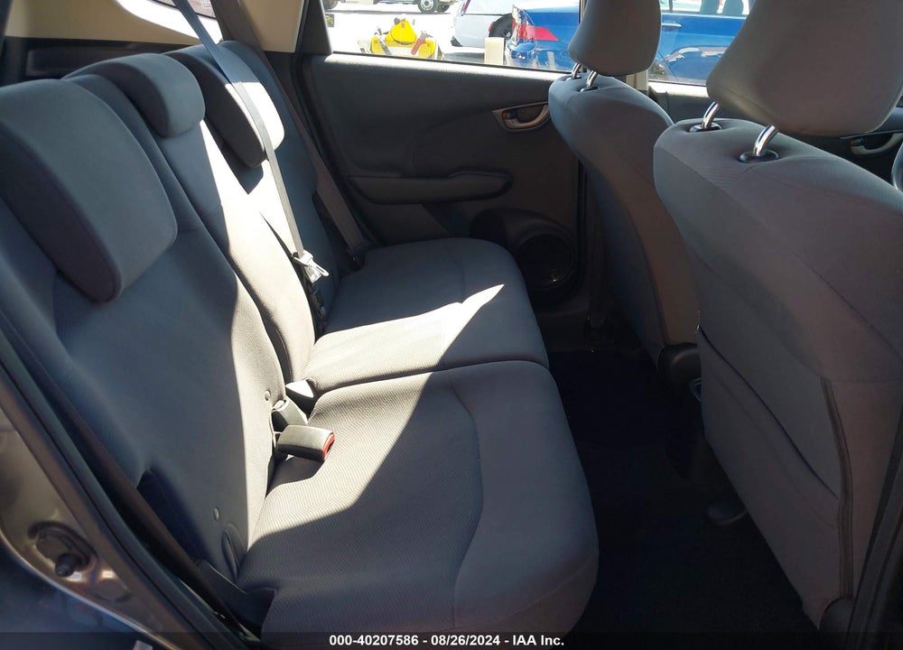 2013 HONDA FIT VIN: JHMGE8H32DC065397