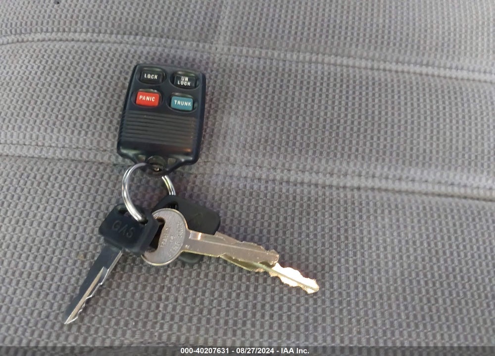 1995 FORD TAURUS GL/SE VIN: 1FALP52U4SG175860