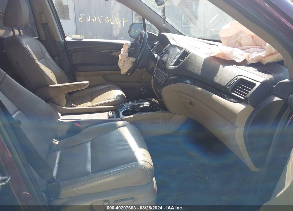 2018 HONDA PILOT TOURING VIN: 5FNYF6H90JB046311