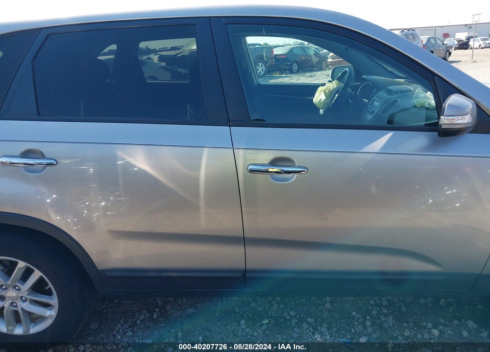 2014 KIA SORENTO LX VIN: 5XYKT3A61EG504577