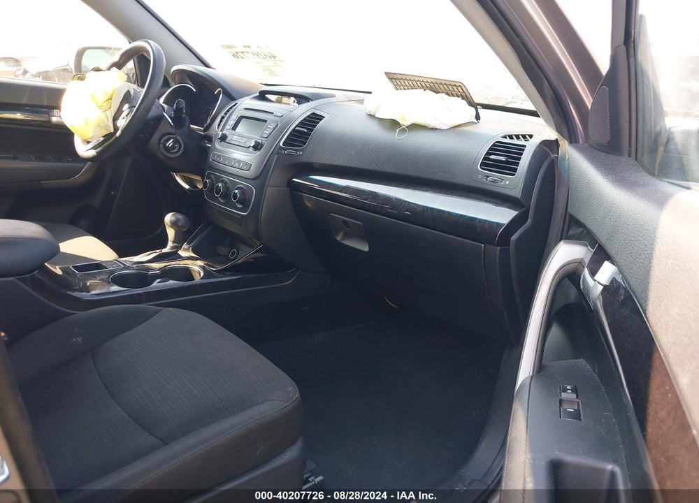 2014 KIA SORENTO LX VIN: 5XYKT3A61EG504577