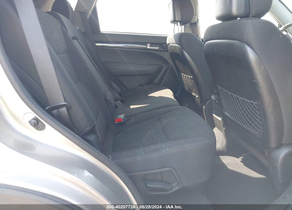 2014 KIA SORENTO LX VIN: 5XYKT3A61EG504577