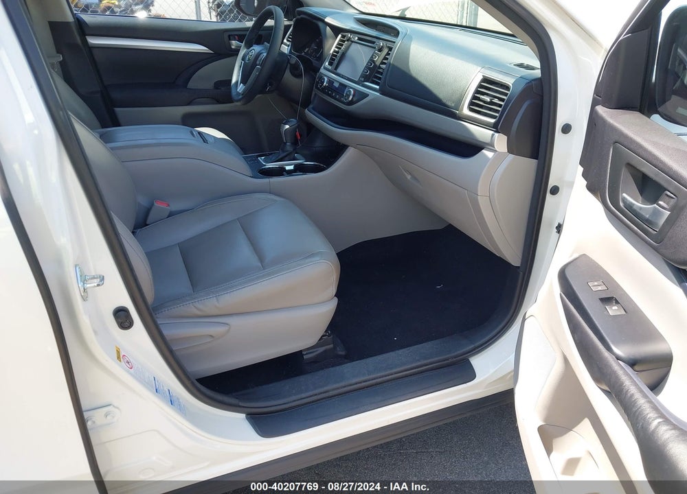 2016 TOYOTA HIGHLANDER XLE V6 VIN: 5TDJKRFHXGS259327