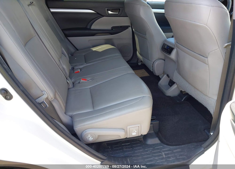 2016 TOYOTA HIGHLANDER XLE V6 VIN: 5TDJKRFHXGS259327