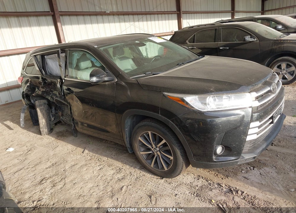 2017 TOYOTA HIGHLANDER XLE VIN: 5TDJZRFH8HS383027