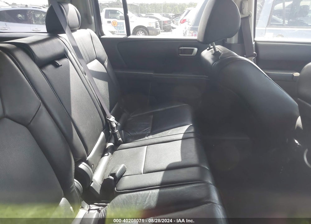 2010 HONDA PILOT EX-L VIN: 5FNYF4H65AB018353