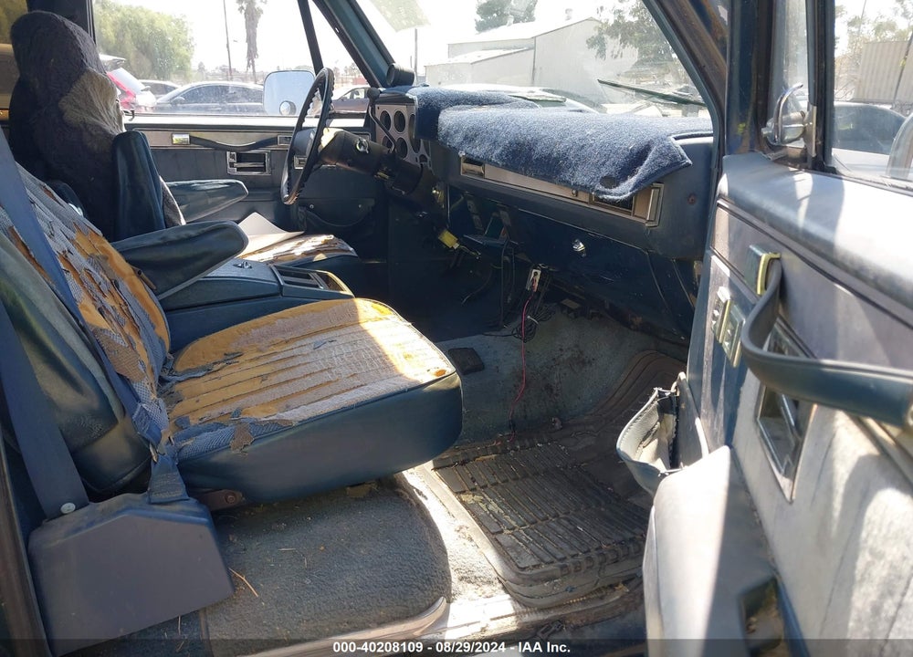 1988 CHEVROLET SUBURBAN R20 VIN: 1GNGR26N4JF193150