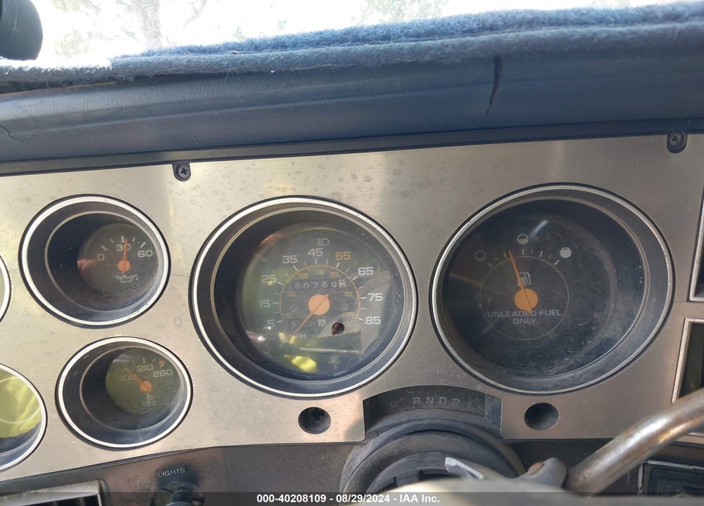 1988 CHEVROLET SUBURBAN R20 VIN: 1GNGR26N4JF193150
