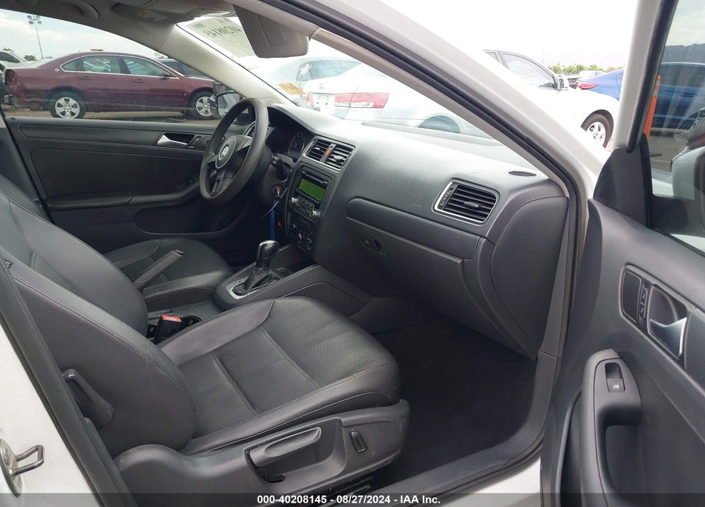 2014 VOLKSWAGEN JETTA 1.8T SE VIN: 3VWD17AJ3EM266211