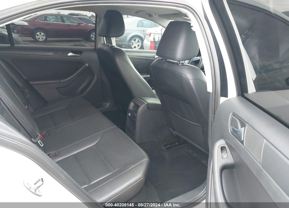 2014 VOLKSWAGEN JETTA 1.8T SE VIN: 3VWD17AJ3EM266211