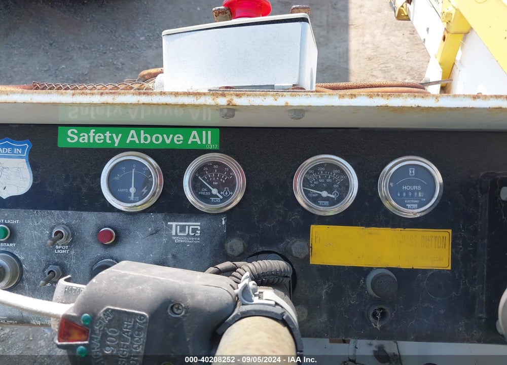2005 EQUIPMENT TUG MANUFACTURE T660-24 VIN: 00000000000058663