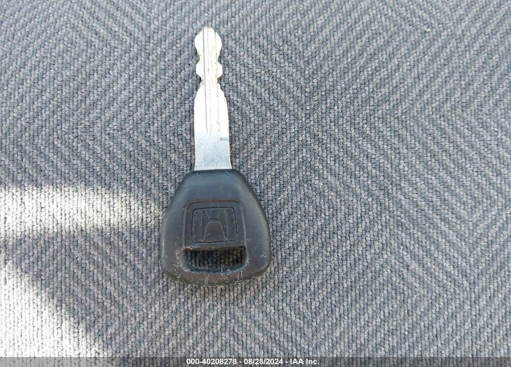 2002 HONDA CIVIC LX VIN: 1HGES16552L080083