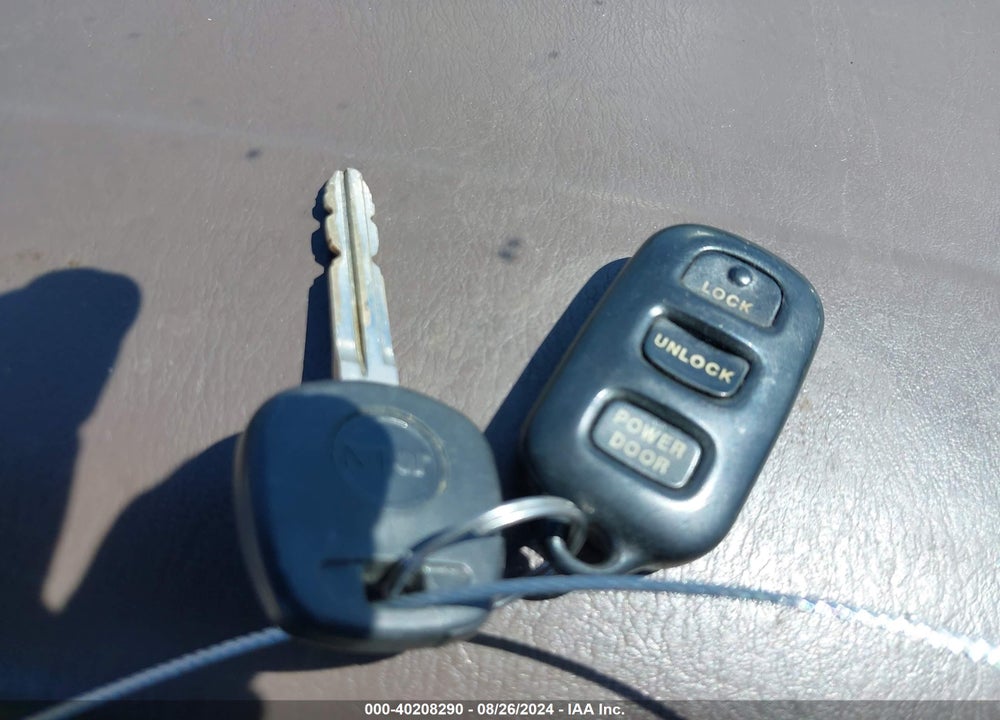 2001 TOYOTA SIENNA XLE VIN: 4T3ZF13C81U394622