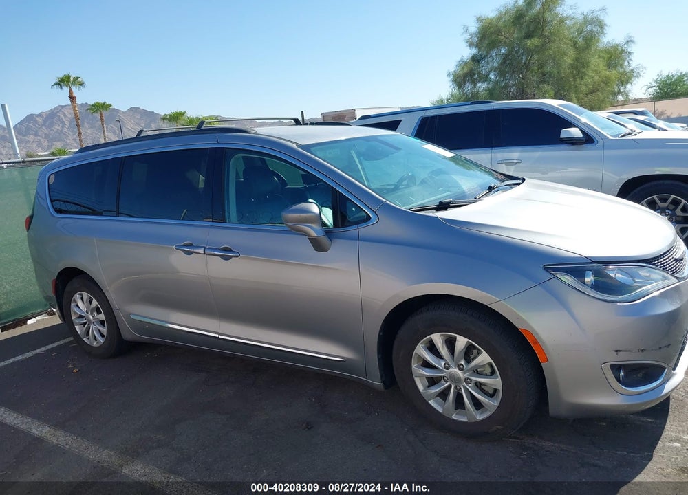 2017 CHRYSLER PACIFICA TOURING L VIN: 2C4RC1BG8HR591193