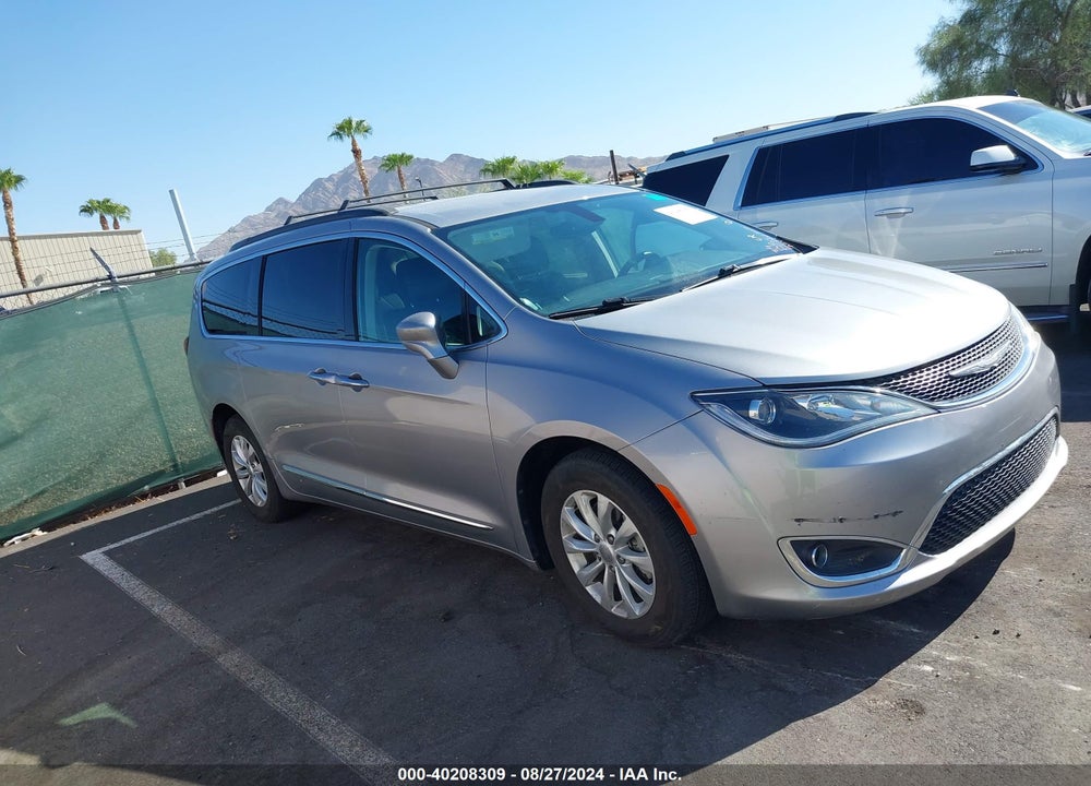 2017 CHRYSLER PACIFICA TOURING L VIN: 2C4RC1BG8HR591193